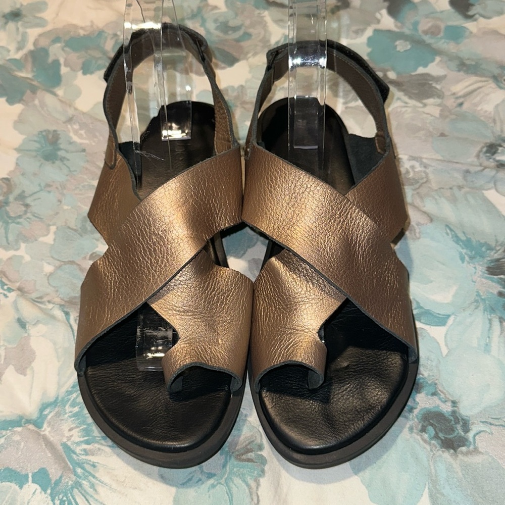 Arche IKAM SANDALS Supple Leather In Rich Gold Size 40 EUC